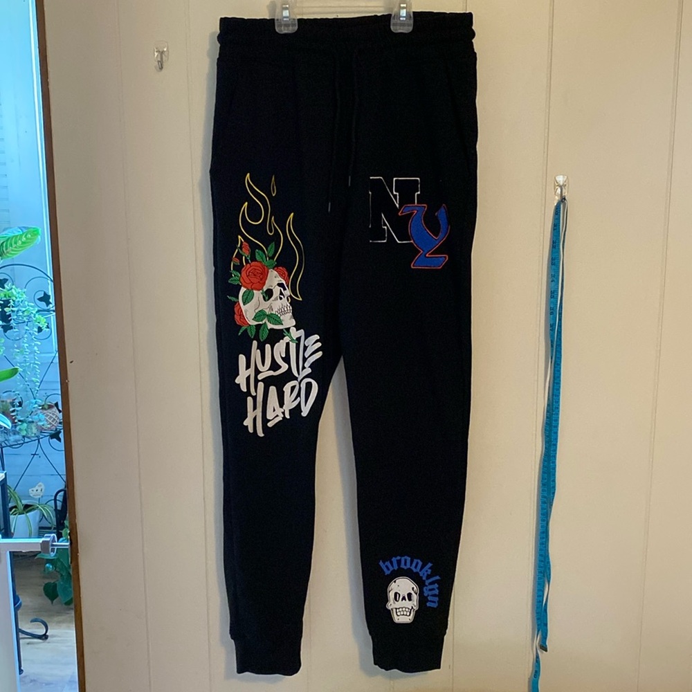 Euc Brooklyn cloth. Mfg Co graffiti joggers.
